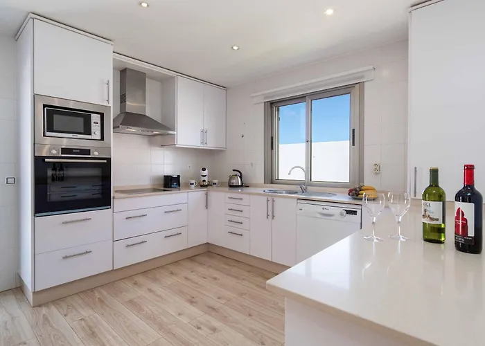 Max אנטיגואה