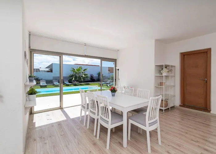 Max * אנטיגואה